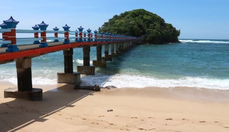 Pantai Jembatan Panjang Malang